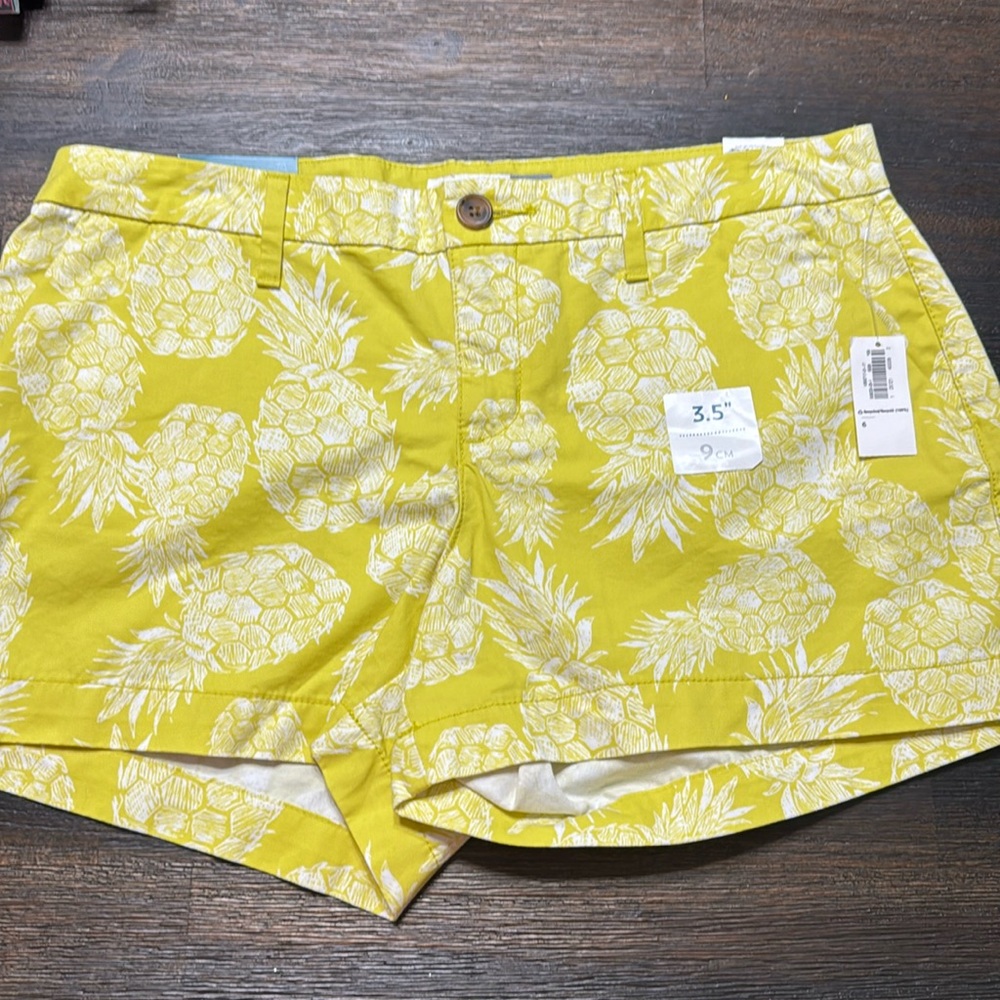 Old navy yellow pineapple print women’s shorts size 6
